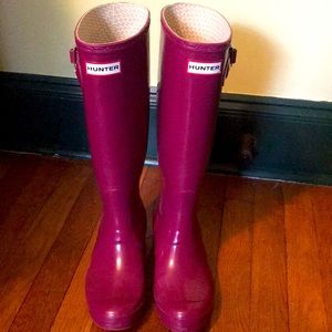 Original Hunter Tall Gloss Rain boots in fuchsia